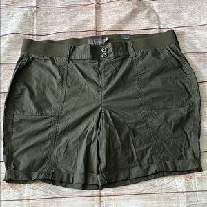Torrid Green Cargo Shorts Size 2 NWT